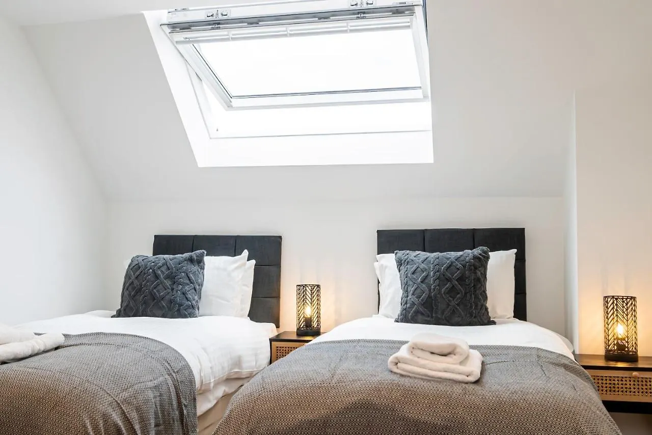Modern 2-Bed Apartment Sleeps 5 Free Parking Southampton United Kingdom